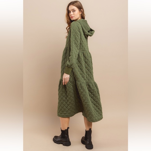 05 Quilted Maxi Dress with Hoodie - Picture 5 of 5